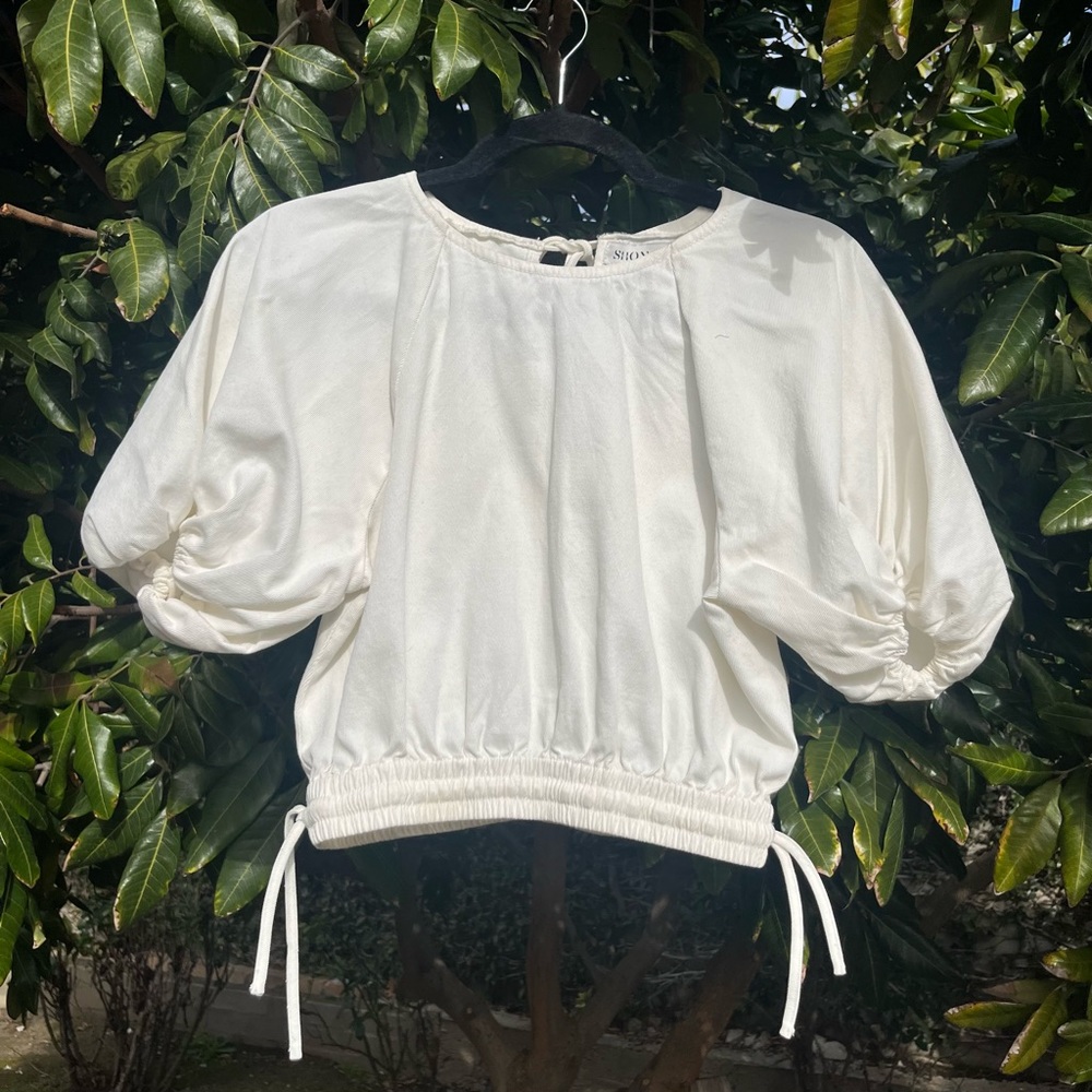 SHONA JOY off white puff short sleeve elastic waist tie back blouse top